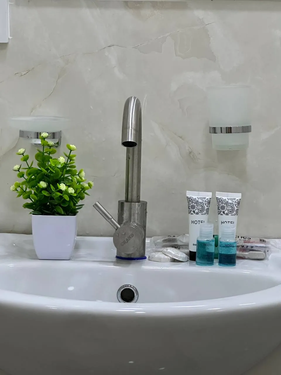 The en-suite bathroom